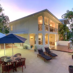 whispering-palms-beachfront.cairnshotels4all.com/