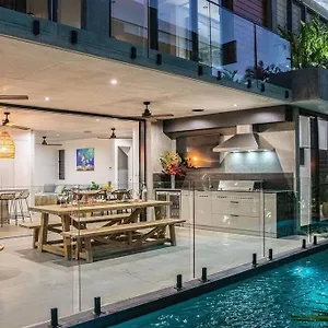 azure-luxurious-modern.cairnshotels4all.com/